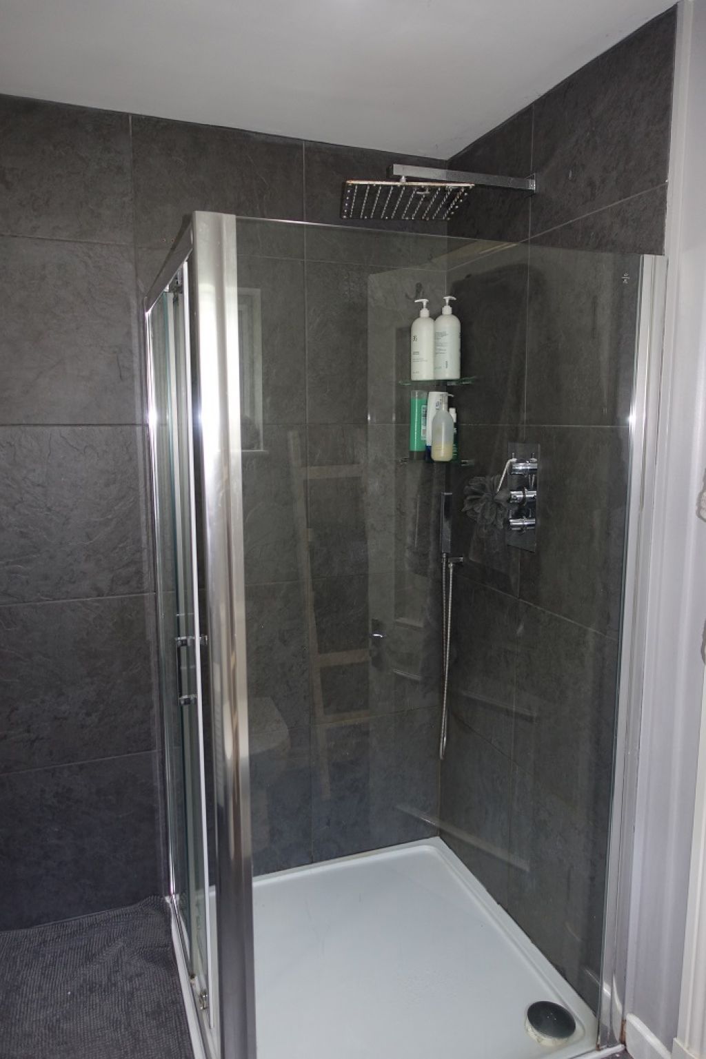 En-suite shower Bedroom 1